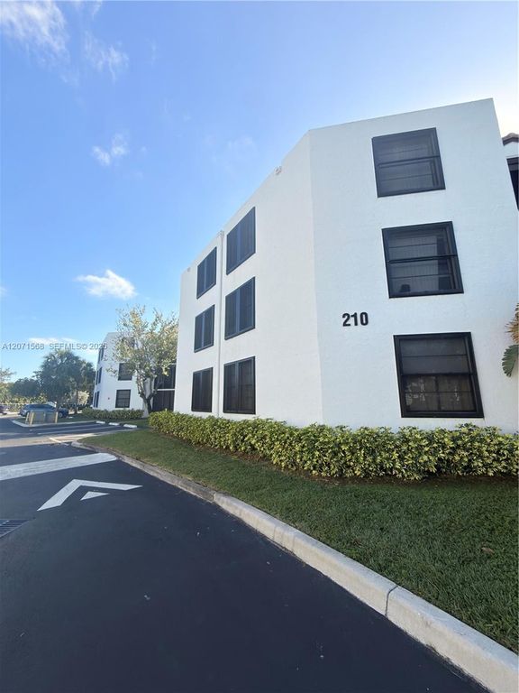 210 Lake Pointe Drive 210, Oakland Park, FL 33309