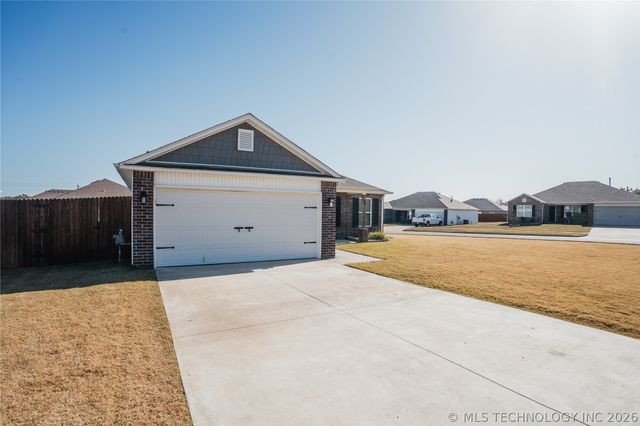 10715 N 101 East Court E, Owasso, OK 74055