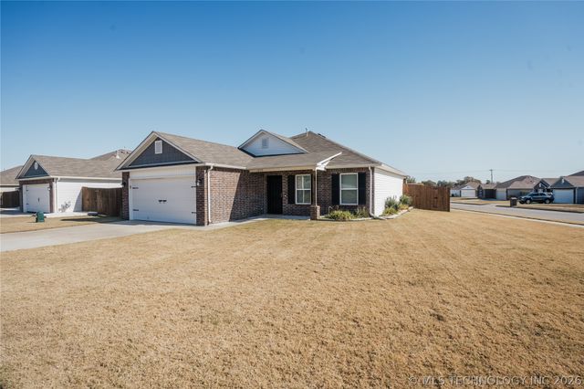 10715 N 101 East Court E, Owasso, OK 74055