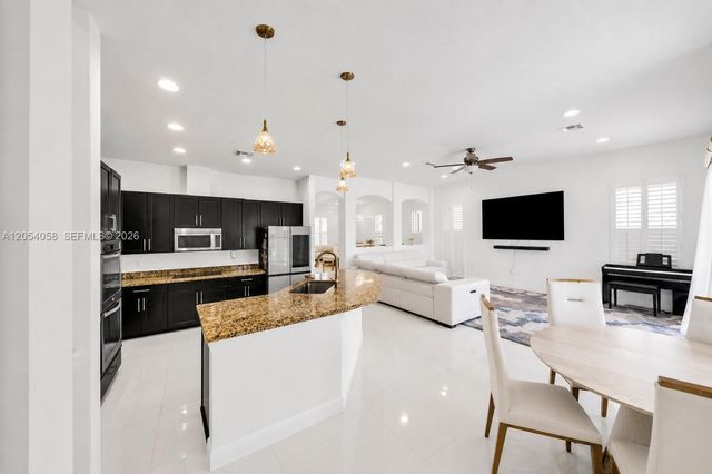 4587 San Mellina Dr, Coconut Creek, FL 33073
