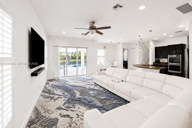 4587 San Mellina Dr, Coconut Creek, FL 33073