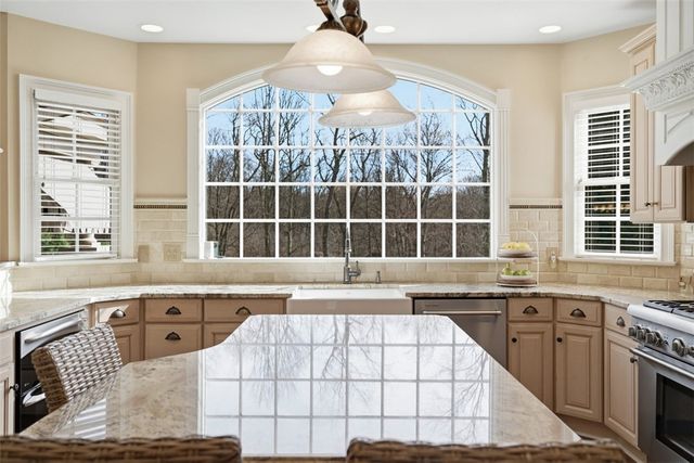 113 Amy Jo Lane, Robinson Twp, PA 15108