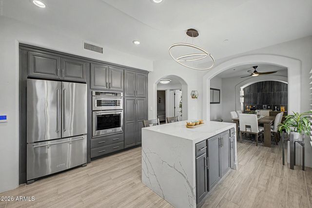 7199 E RIDGEVIEW Place 105, Carefree, AZ 85377