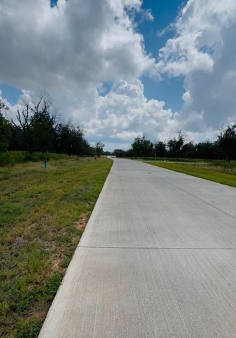 1036 E Landings N, Granbury, TX 76049