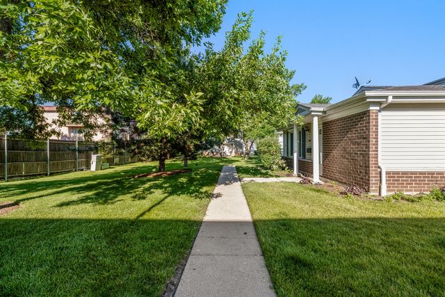 1034 Cove Drive 147B, Prospect Heights, IL 60070