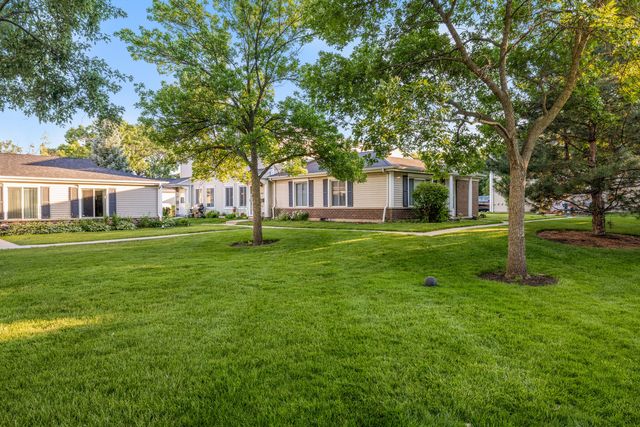 1034 Cove Drive 147B, Prospect Heights, IL 60070