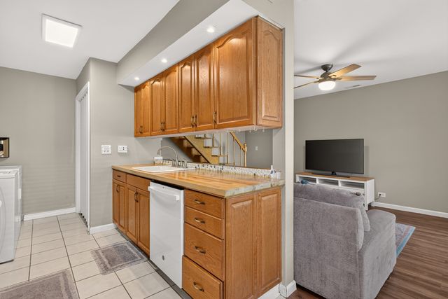 1034 Cove Drive 147B, Prospect Heights, IL 60070