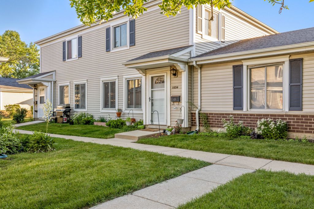 1034 Cove Drive 147B, Prospect Heights, IL 60070
