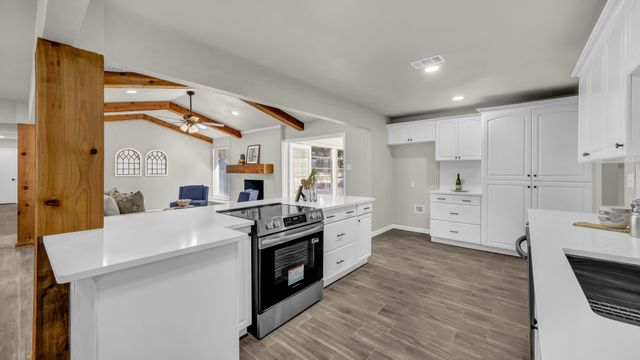 11001 Oak Grove Road S, Burleson, TX 76028