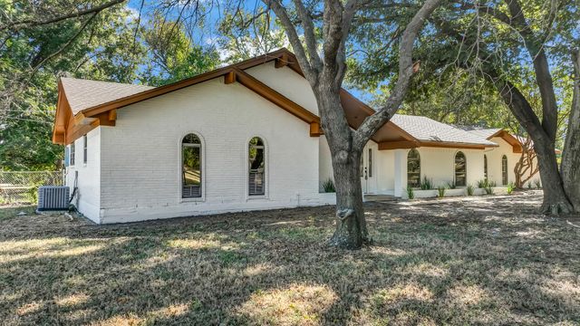 11001 Oak Grove Road S, Burleson, TX 76028
