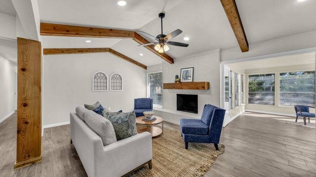 11001 Oak Grove Road S, Burleson, TX 76028