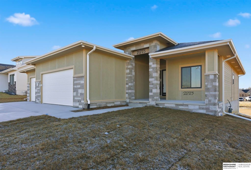 21723 Glenmore Drive, Gretna, NE 68028