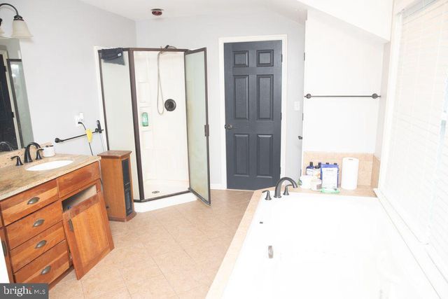 198 VALLEY LN, Hummelstown, PA 17036