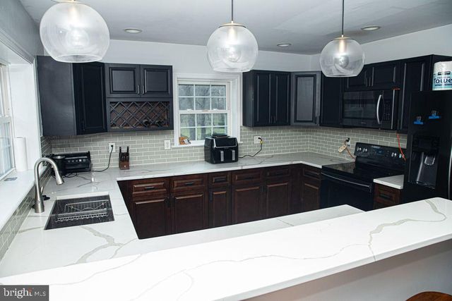 198 VALLEY LN, Hummelstown, PA 17036