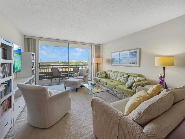 555 NW 4th Avenue 401, Boca Raton, FL 33432