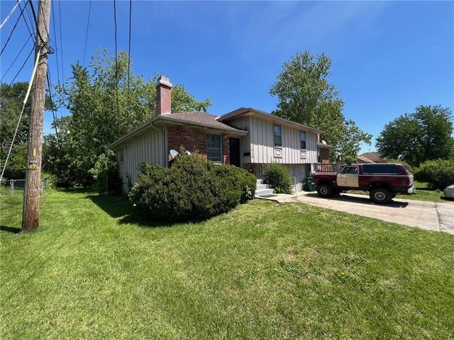 1926 High Grove Road, Grandview, MO 64030