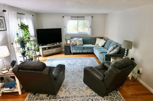 25B Country Club Ln B, Milford, MA 01757