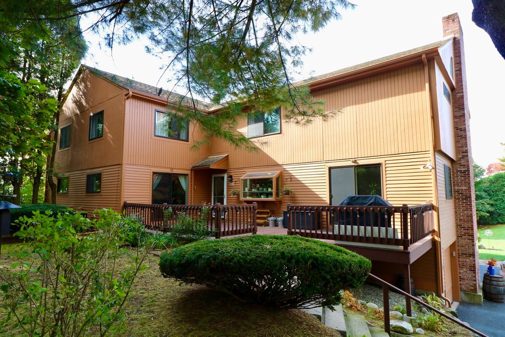 25B Country Club Ln B, Milford, MA 01757