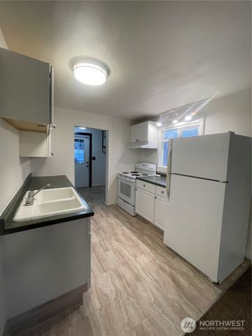 903 Howard Street, Raymond, WA 98577