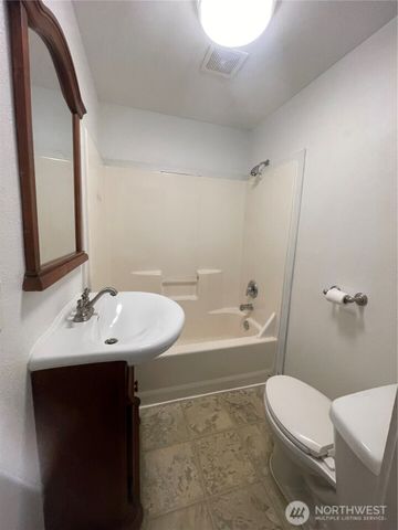 903 Howard Street, Raymond, WA 98577