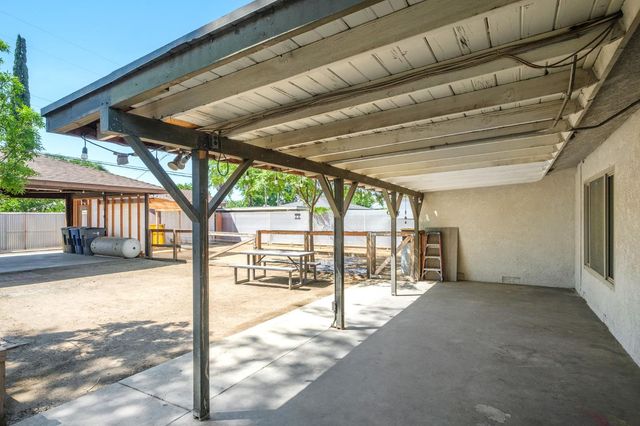 1017 W Vassar Avenue, Fresno, CA 93705