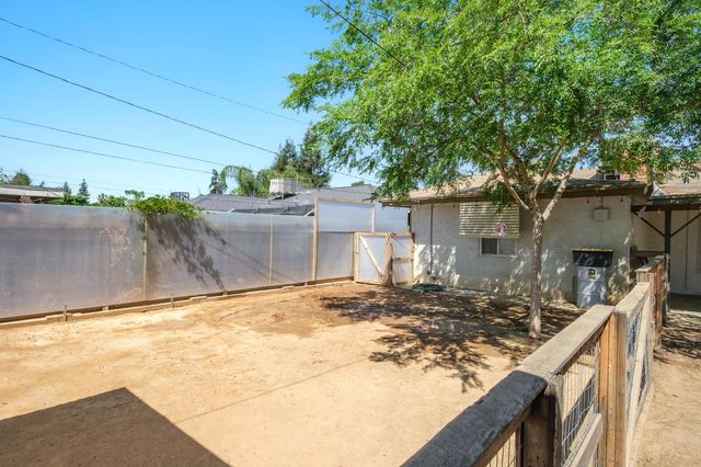 1017 W Vassar Avenue, Fresno, CA 93705