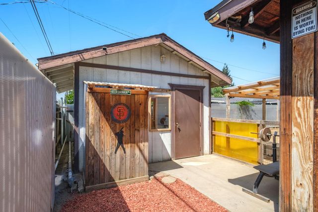 1017 W Vassar Avenue, Fresno, CA 93705