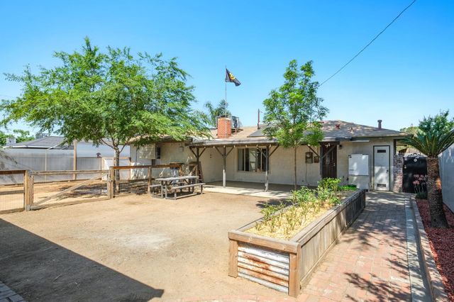 1017 W Vassar Avenue, Fresno, CA 93705