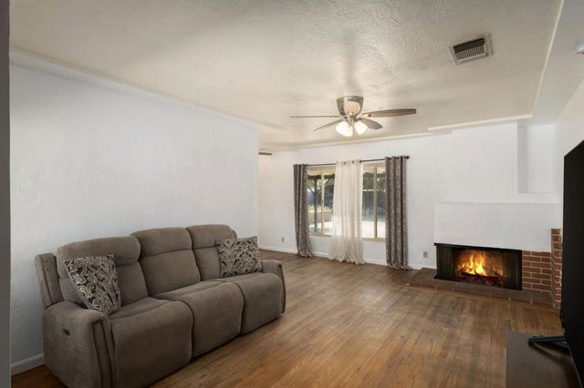 1017 W Vassar Avenue, Fresno, CA 93705