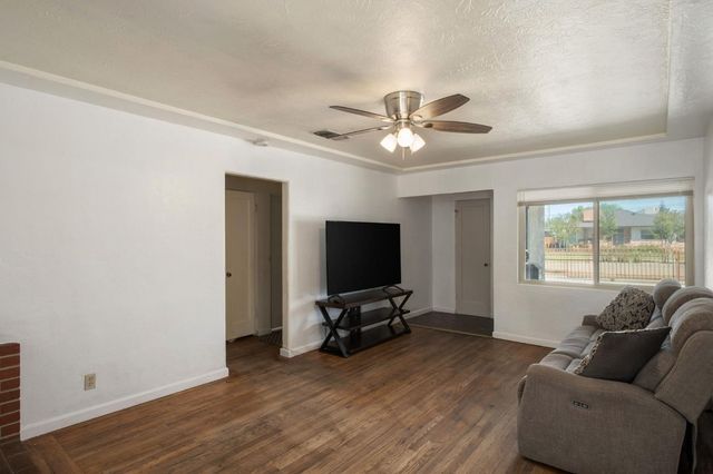 1017 W Vassar Avenue, Fresno, CA 93705