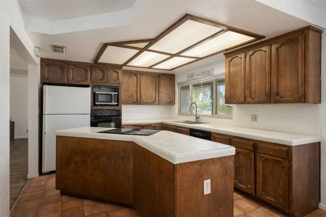 1017 W Vassar Avenue, Fresno, CA 93705