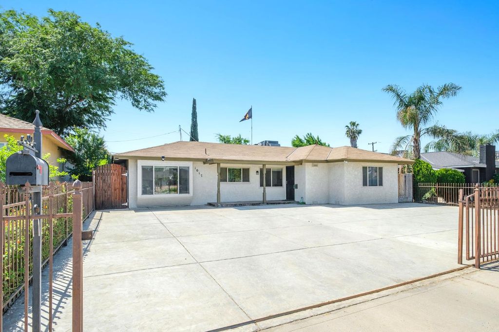 1017 W Vassar Avenue, Fresno, CA 93705