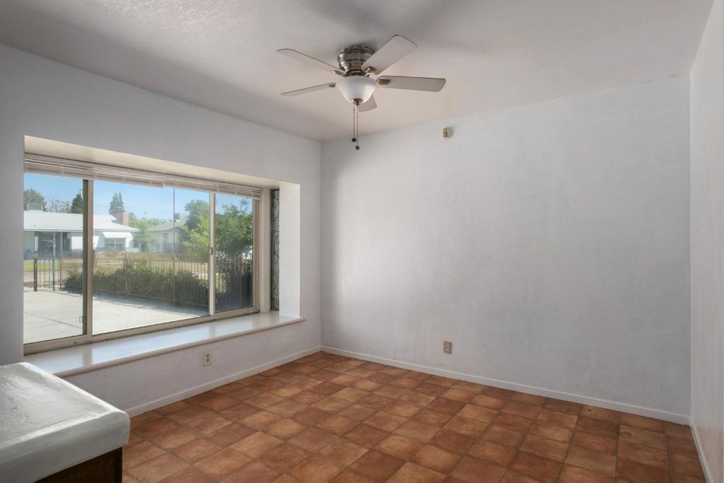 Image 10 of property listing at 1017 W Vassar Avenue, Fresno, CA 93705