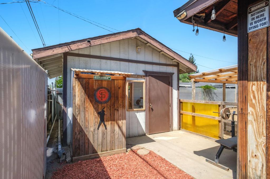 Image 17 of property listing at 1017 W Vassar Avenue, Fresno, CA 93705