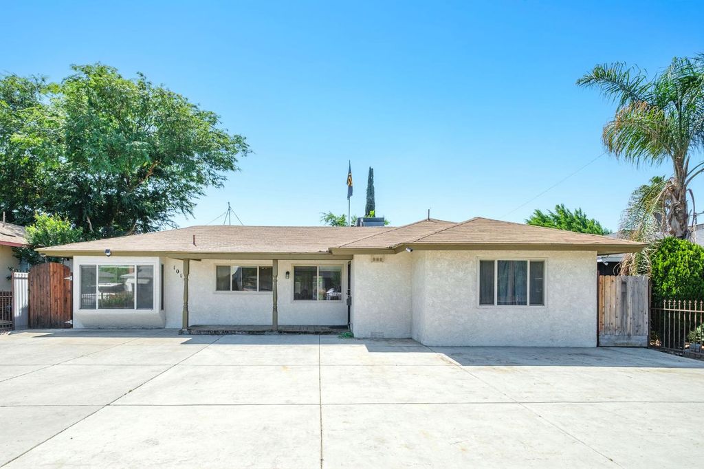 Image 2 of property listing at 1017 W Vassar Avenue, Fresno, CA 93705