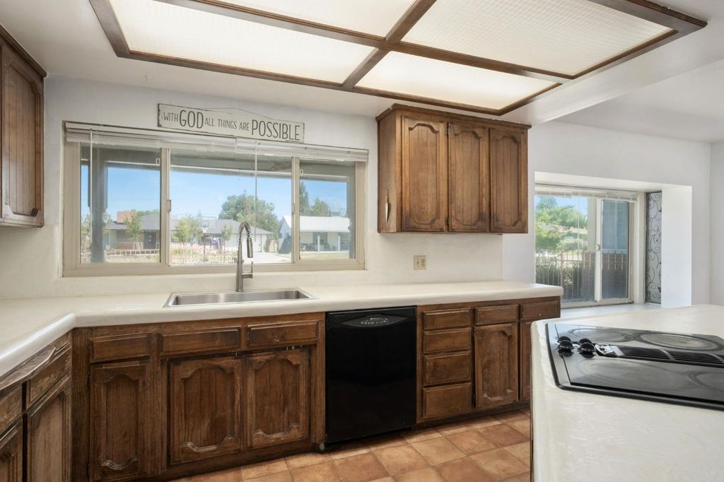 Image 9 of property listing at 1017 W Vassar Avenue, Fresno, CA 93705