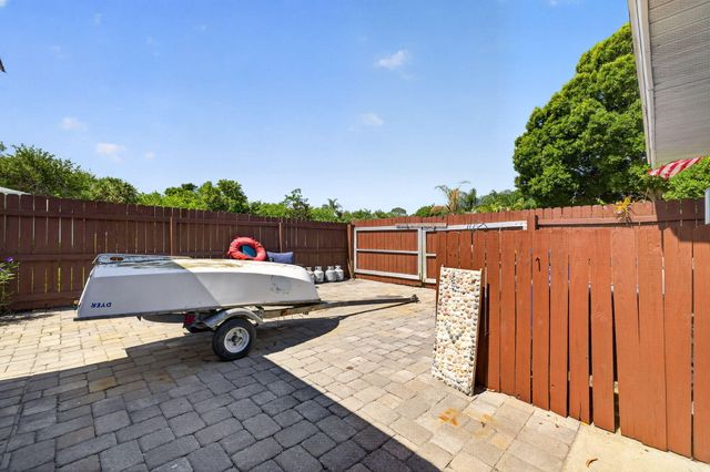 150 9th Court, Vero Beach, FL 32962