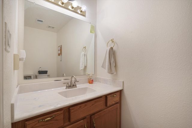 524 Hartman Drive SW, Albuquerque, NM 87121