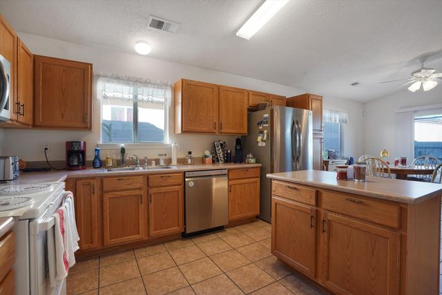524 Hartman Drive SW, Albuquerque, NM 87121