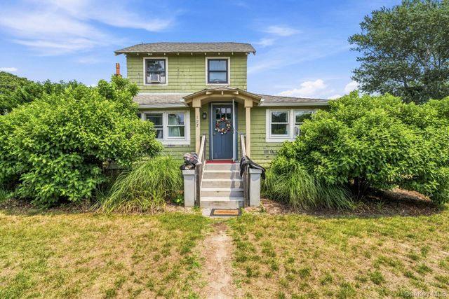 127 Inlet Road W, Hampton Bays, NY 11946