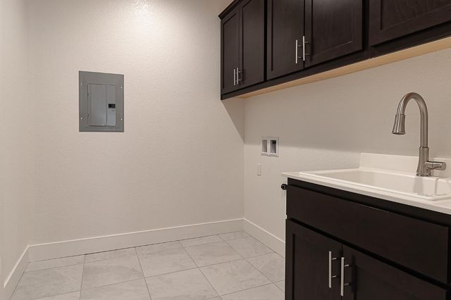 1807 Birdie Ave, Manteca, CA 95337
