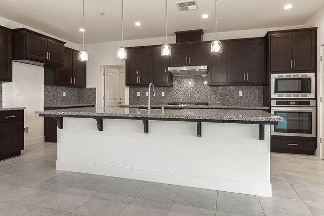 1807 Birdie Ave, Manteca, CA 95337