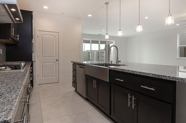 1807 Birdie Ave, Manteca, CA 95337