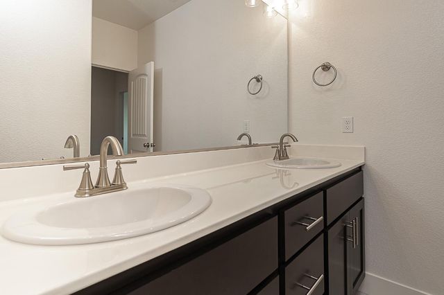 1807 Birdie Ave, Manteca, CA 95337