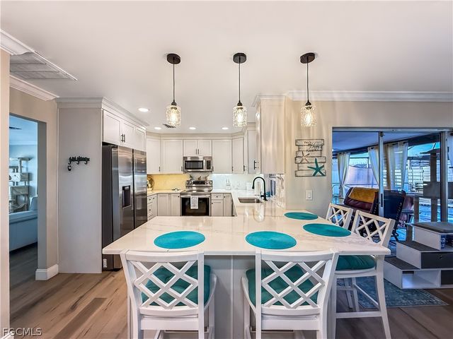 1907 SE 6th TER, Cape Coral, FL 33990