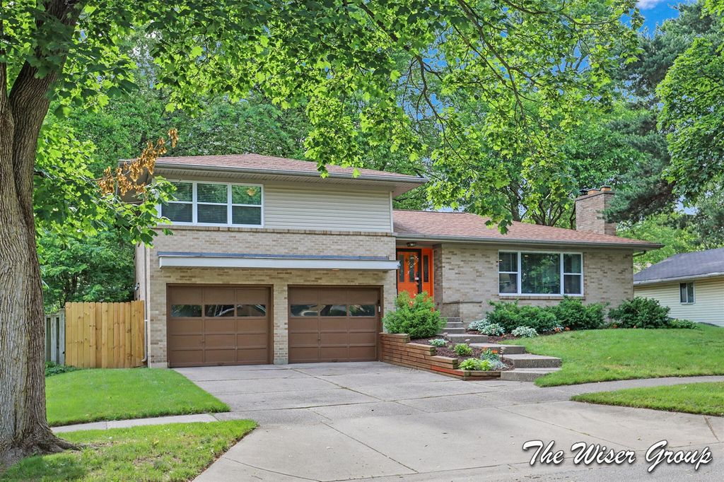 1613 Lotus Avenue, Grand Rapids, MI 49506