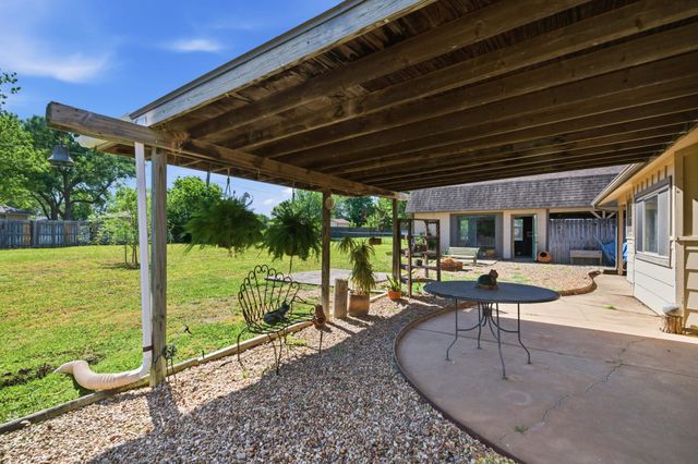 504 N Ridge Way Rd, Rose Hill, KS 67133