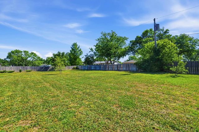 504 N Ridge Way Rd, Rose Hill, KS 67133