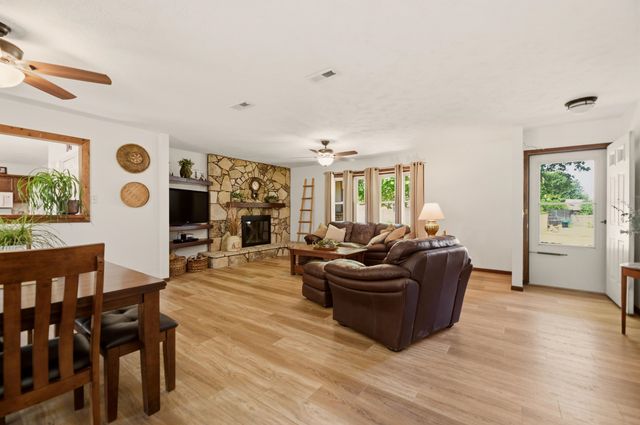 504 N Ridge Way Rd, Rose Hill, KS 67133
