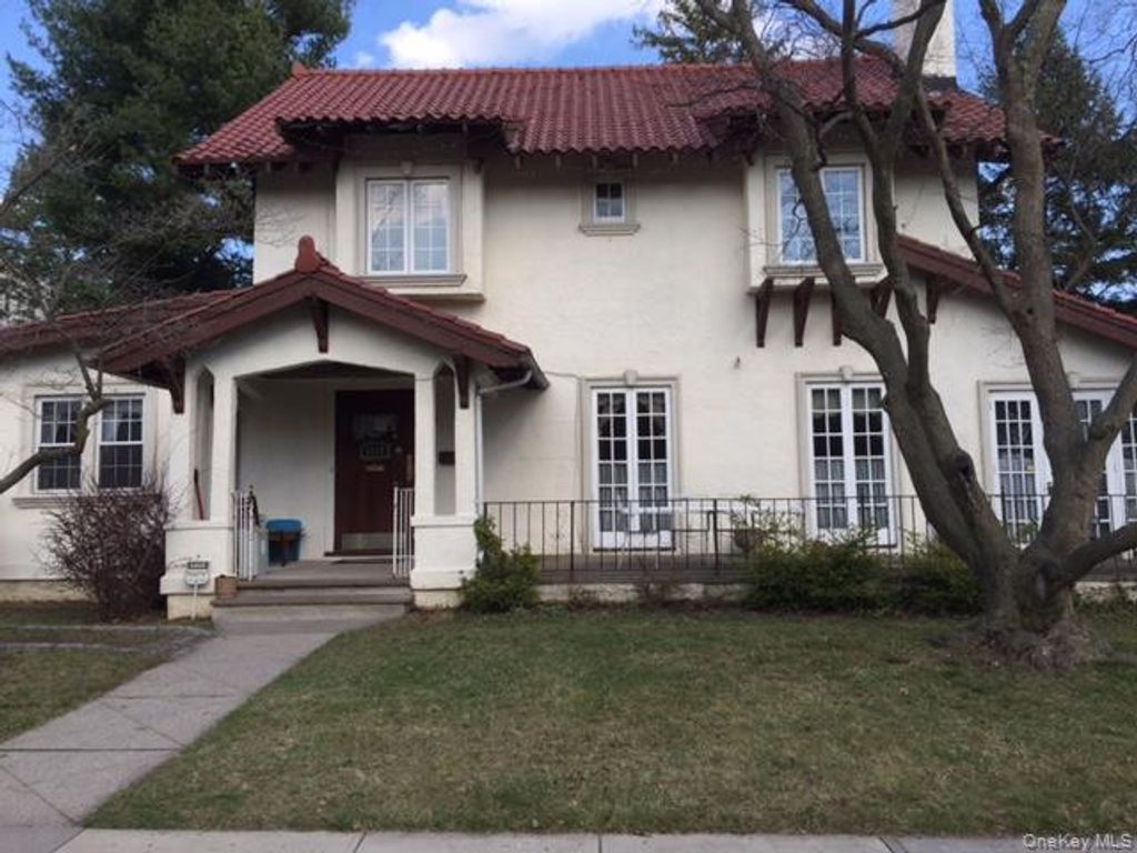 40-09 208th Street 2nd Floor, Bayside, NY 11361